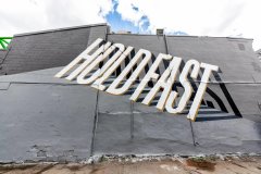 户外广告这么设计，会不会掉下来？